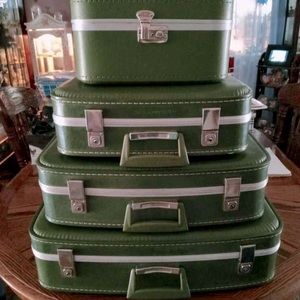 Vintage suitcase set